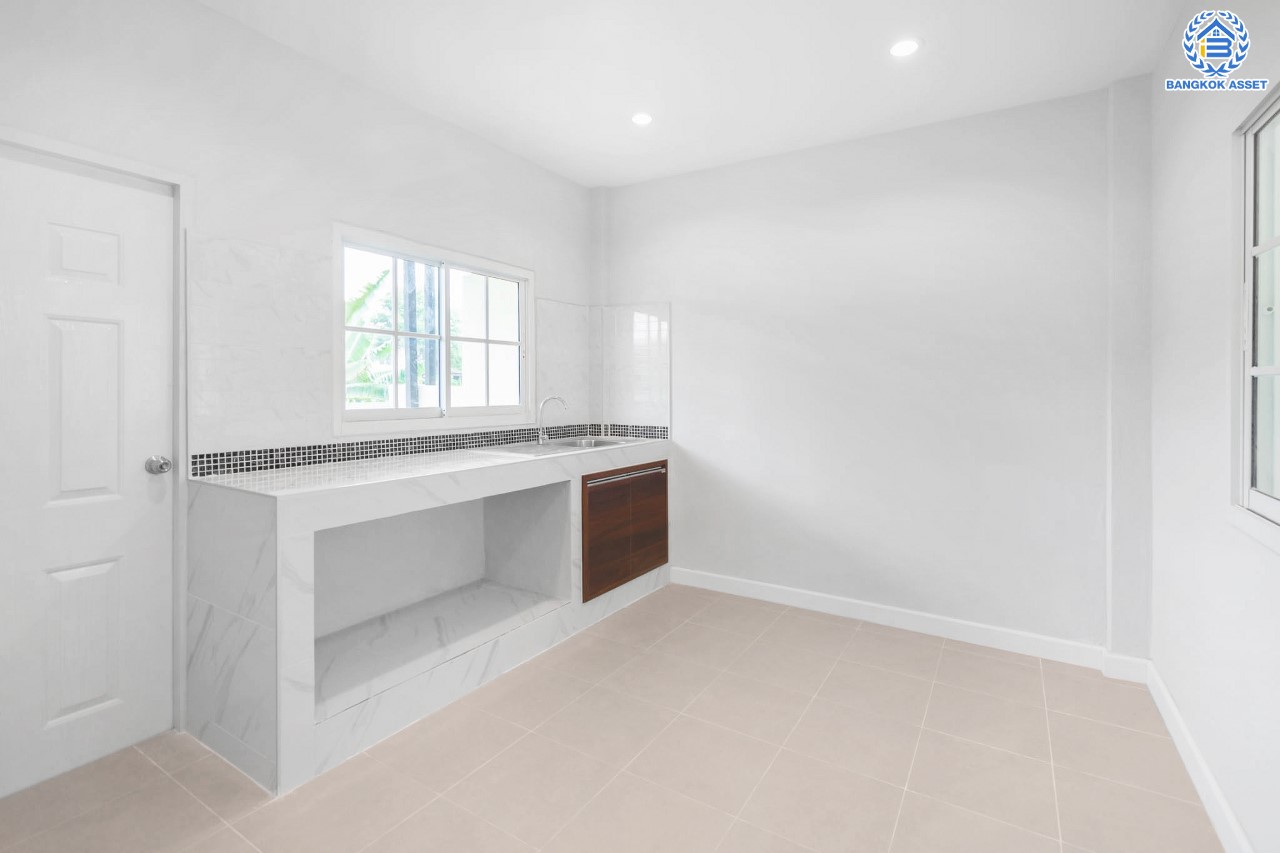 บ้านมือสองตกแต่งใหม่ ทำเลโซนเมือง! ม.นนทกาญจน์ นครอินทร์-พระราม5 หลังใหญ่ เนื้อที่ 33.1 ตร.ว. ฟังก์ชัน 3 ห้องนอน 3 ห้องน้ำ จอดรถได้ 1 คัน บนทำเลเชื่อมต่อทุกการเดินทาง ใกล้สะพานพระรามห้า และรถไฟฟ้า "สถานีแยกติวานนท์"